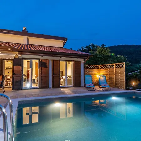 Mini Villa, A Romantic, New And Compact House With Pool *