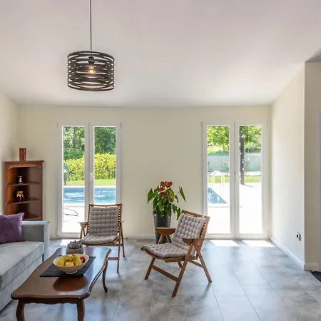 Mini Villa, A Romantic, New And Compact House With Pool Prázdninový dům