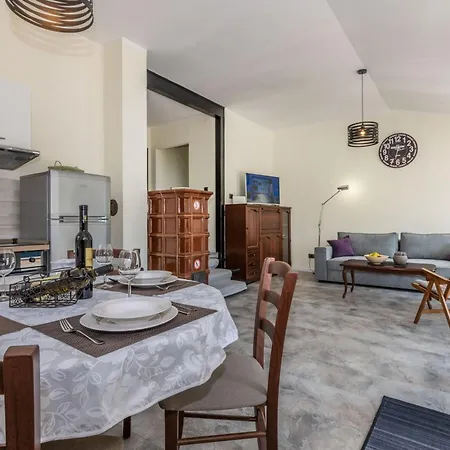 Mini Villa, A Romantic, New And Compact House With Pool