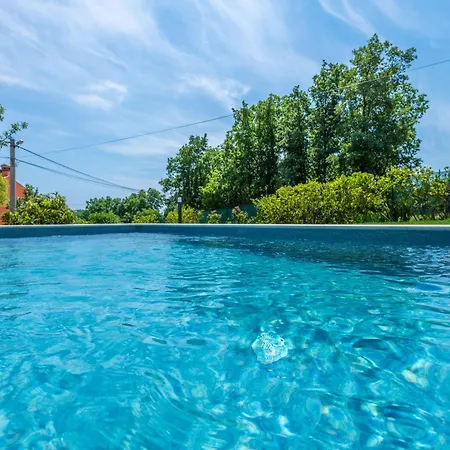 Mini Villa, A Romantic, New And Compact House With Pool Prázdninový dům *