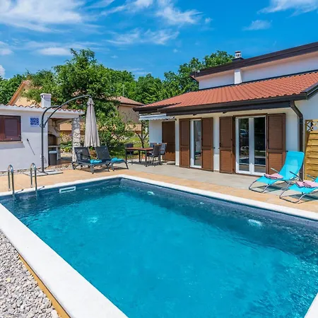 Mini Villa, A Romantic, New And Compact House With Pool Prázdninový dům *