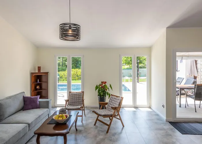 Mini Villa, A Romantic, New And Compact House With Pool Tatil Evi