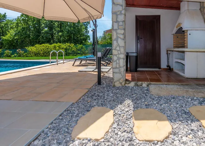Mini Villa, A Romantic, New And Compact House With Pool * Ripenda Kras