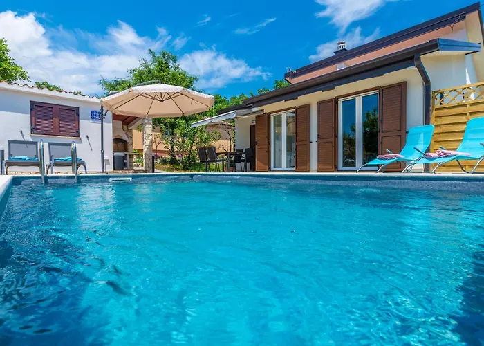 Tatil Evi Mini Villa, A Romantic, New And Compact House With Pool Ripenda Kras
