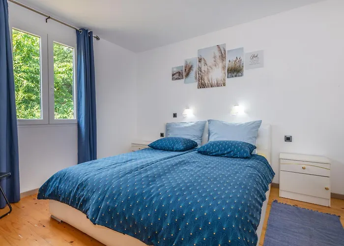 Mini Villa, A Romantic, New And Compact House With Pool Ripenda Kras
