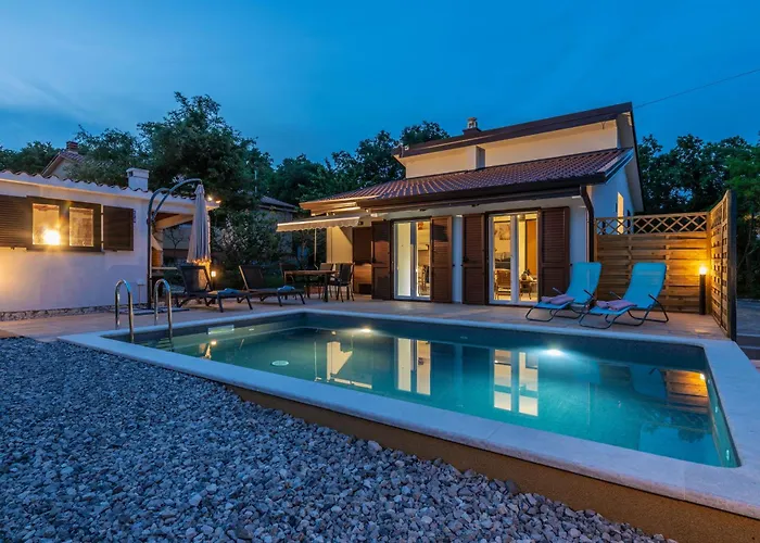 Tatil Evi Mini Villa, A Romantic, New And Compact House With Pool *