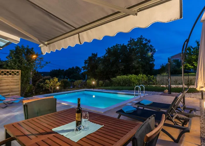 Mini Villa, A Romantic, New And Compact House With Pool Tatil Evi Ripenda Kras