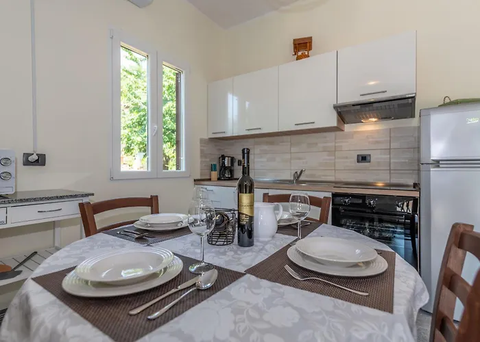 Mini Villa, A Romantic, New And Compact House With Pool Ripenda Kras