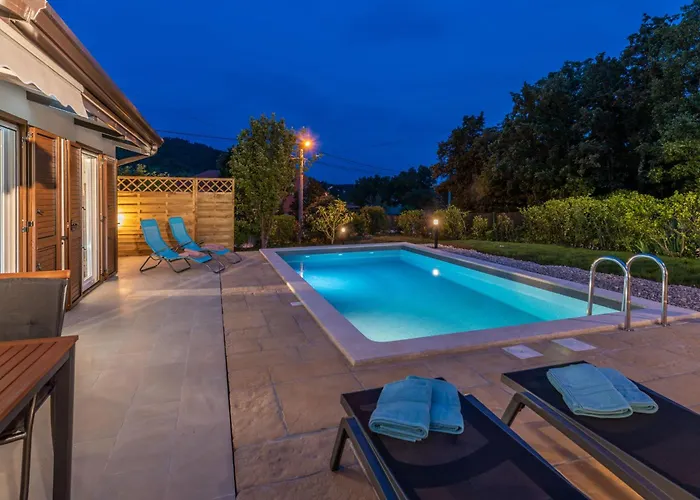 Mini Villa, A Romantic, New And Compact House With Pool Tatil Evi Ripenda Kras