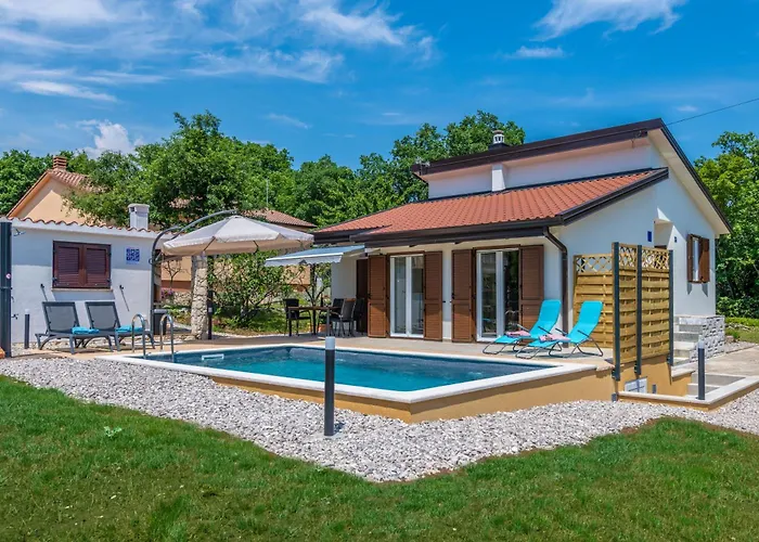 Tatil Evi Mini Villa, A Romantic, New And Compact House With Pool