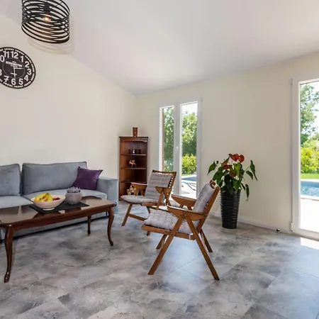 Mini Villa, A Romantic, New And Compact House With Pool * Ripenda Kras