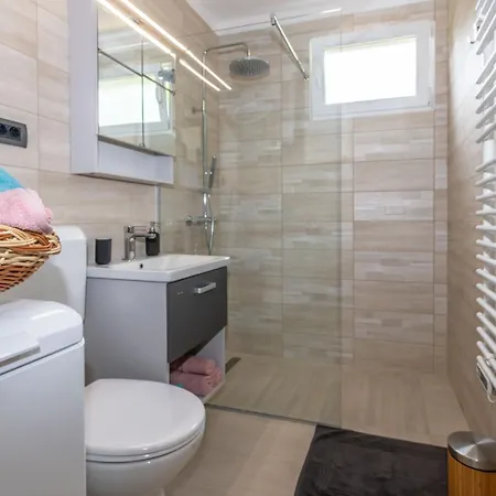 Dom wakacyjny Mini Villa, A Romantic, New And Compact House With Pool