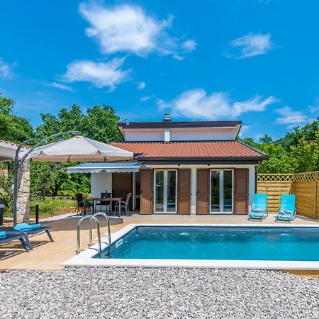 Mini Villa, A Romantic, New And Compact House With Pool * Ripenda Kras