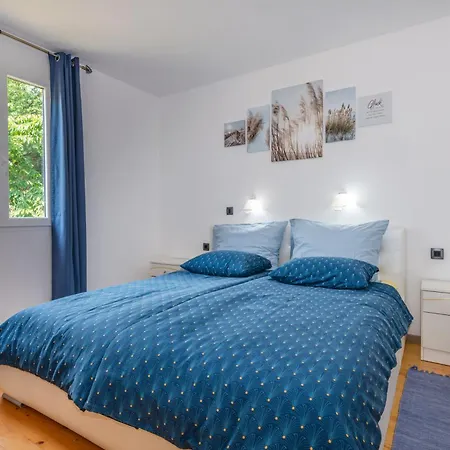 Mini Villa, A Romantic, New And Compact House With Pool Ripenda Kras