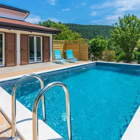 Dom wakacyjny Mini Villa, A Romantic, New And Compact House With Pool *